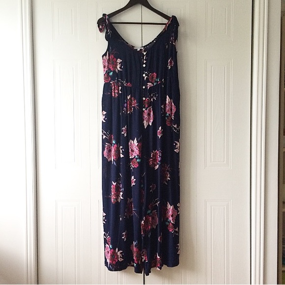 Oversized jumpsuit with adjustable straps - Picture 2 of 4